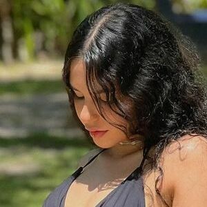 Poliana Arapiraca's nudes and profile