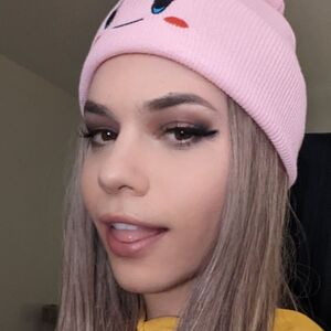 queeniesteph's nudes and profile