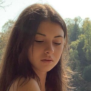 Rahoue's nudes and profile