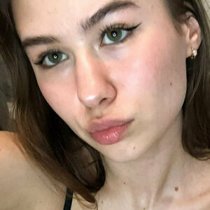 raily_love_u's nudes and profile