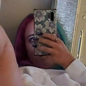 riley_girl's nudes and profile