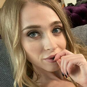 rileyannemodel's nudes and profile