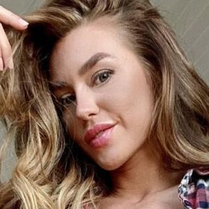 Rose Watson's nudes and profile