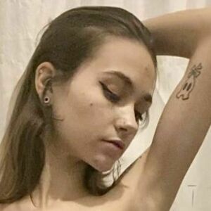Roseyjoy's nudes and profile