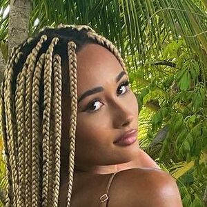 Rubyellaaa0's nudes and profile
