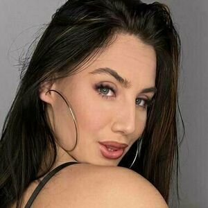 rubyshyne's nudes and profile