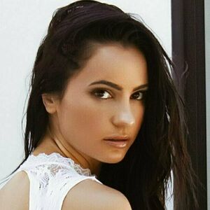 samanthasummersofficial's nudes and profile