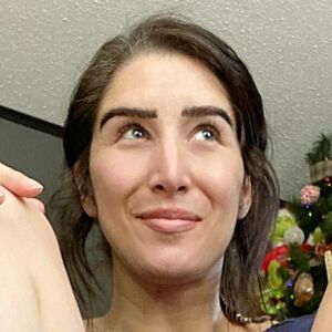 Sara Hugg's nudes and profile