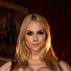 Sarah Vandella's nudes and profile