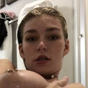 Savannah Lewis's nudes and profile