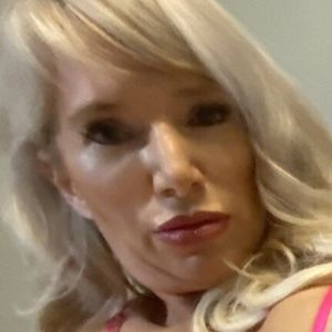 sexymalibumommy's nudes and profile