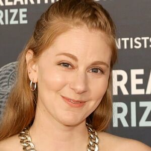 Simone Giertz's nudes and profile
