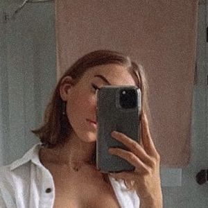 Smallvanillagirl's nudes and profile