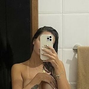 Stela Calderano's nudes and profile
