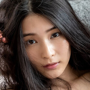 Suzu Honjo's nudes and profile