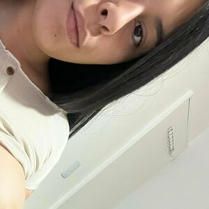 Sweetggirlvip's nudes and profile