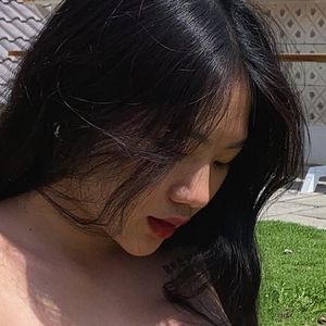 Thanh Nhen's nudes and profile