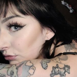 Toozelda's nudes and profile