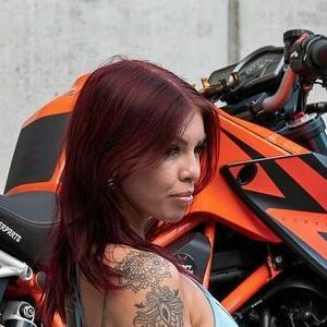 Tschasman_'s nudes and profile