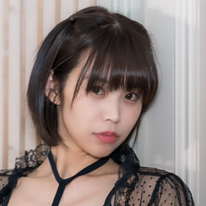 Tsugu Manaka's nudes and profile