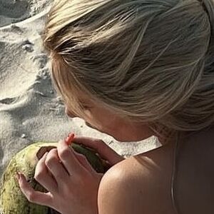 Turnttoni's nudes and profile