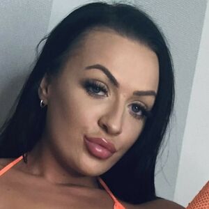 uksophiasnow's nudes and profile