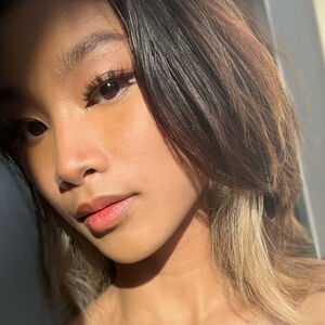 Xoey Li's nudes and profile