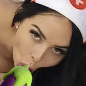 yoursexysecret.xo's nudes and profile